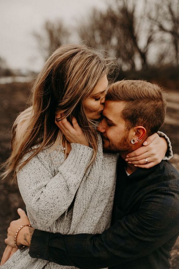 fall engagement photo ideas