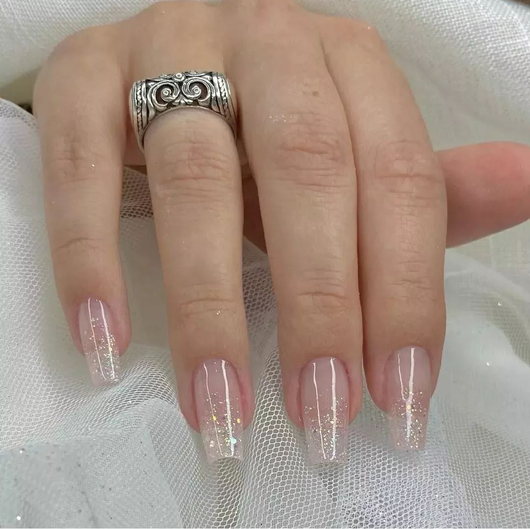 ndue wedding nail with glitter accents