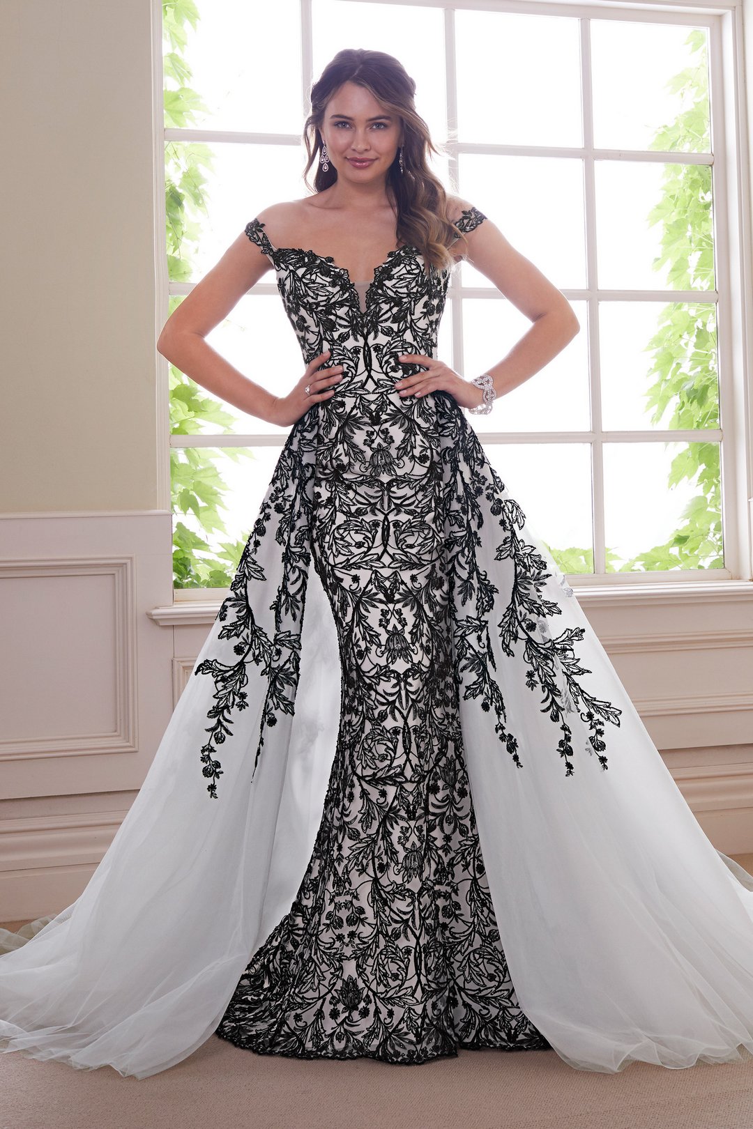 removable skirt black and white wedding dress