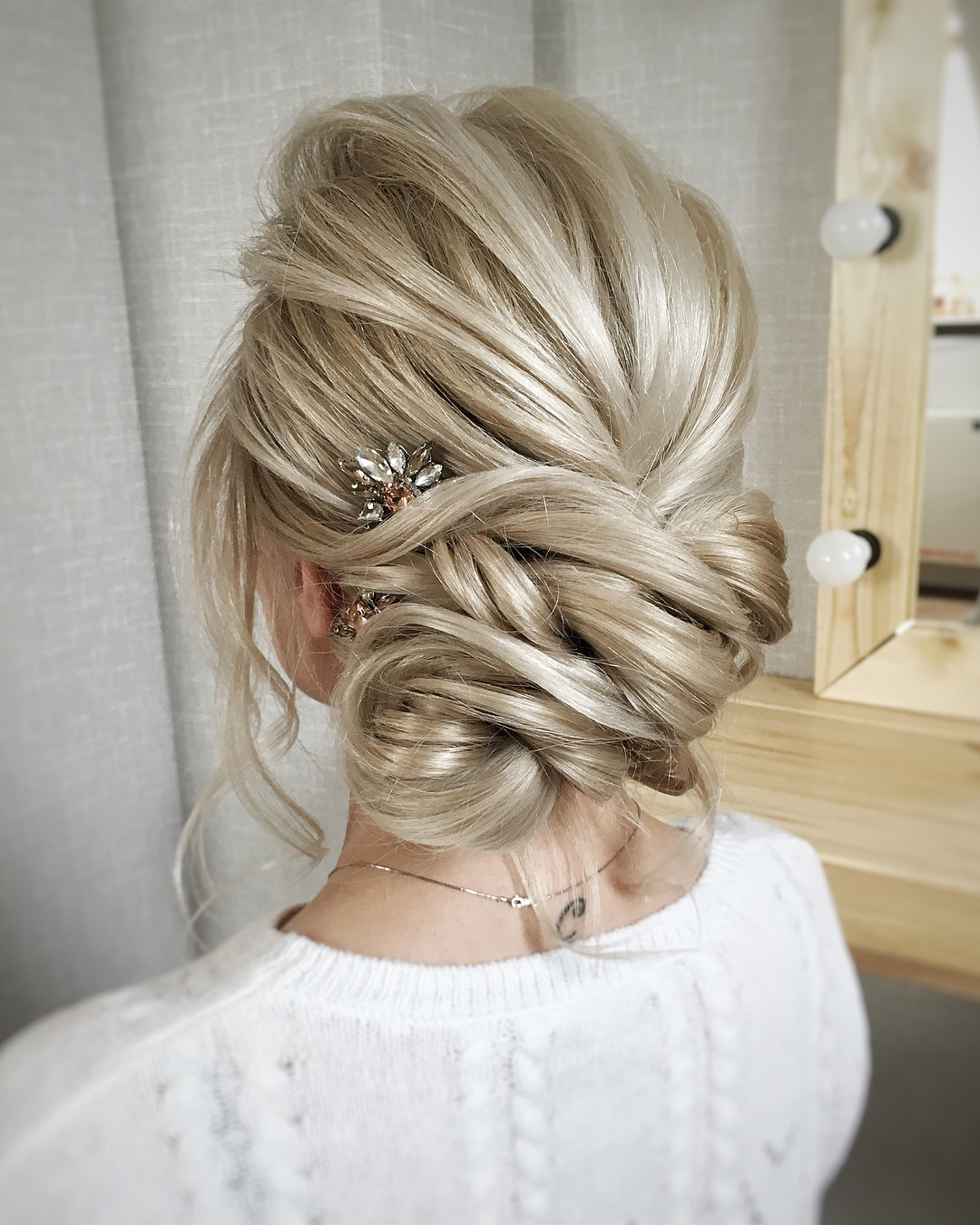 wedding guest hairstyles blonde updo julia_alesionok