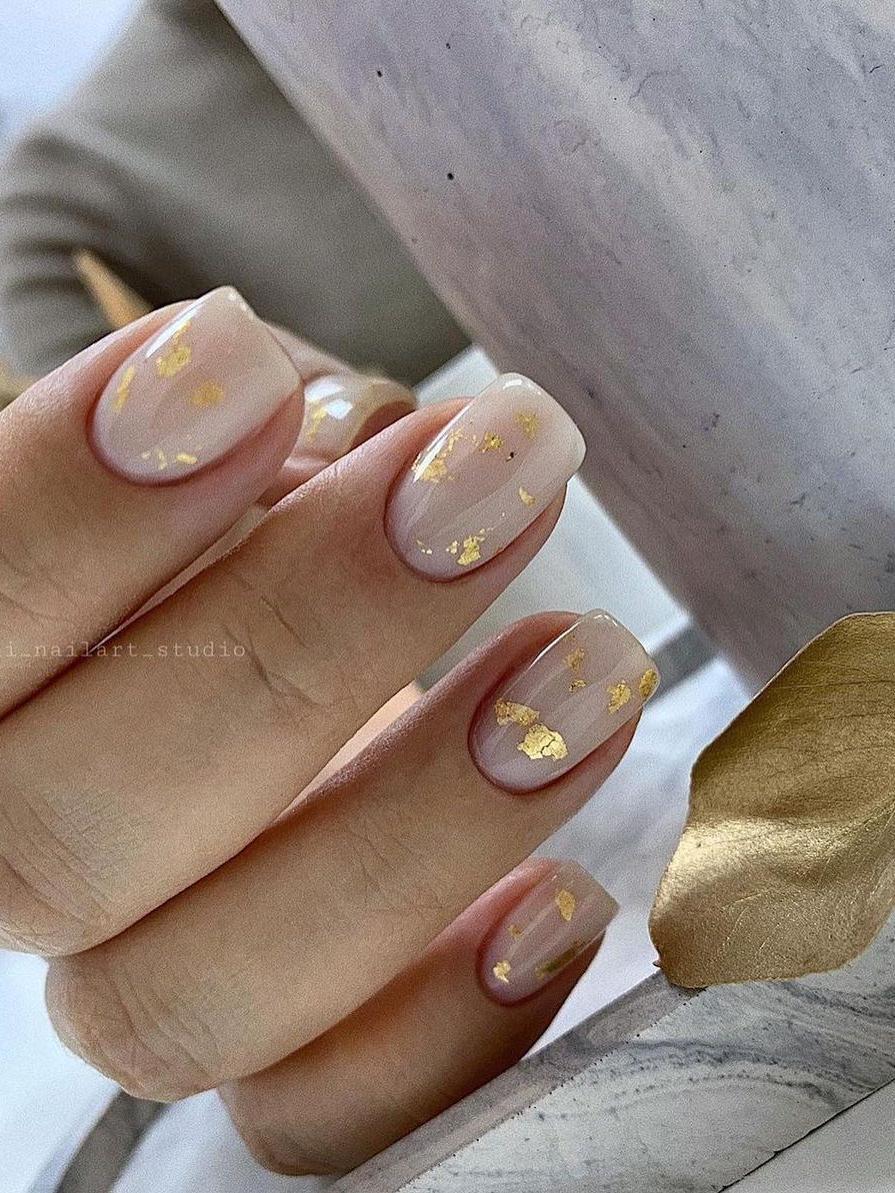 Classy Wedding Nail Art Gold accent nail