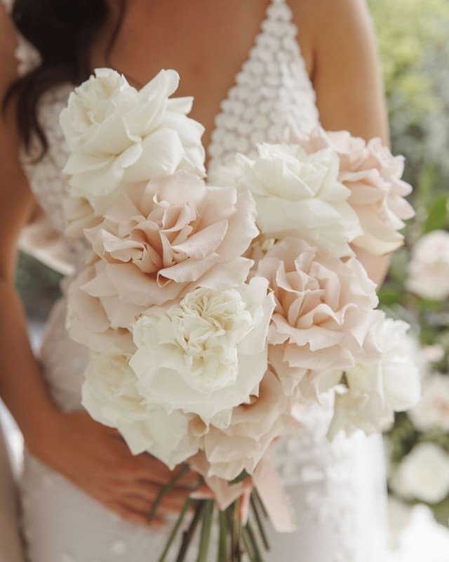 cream and nude wedding bouquet