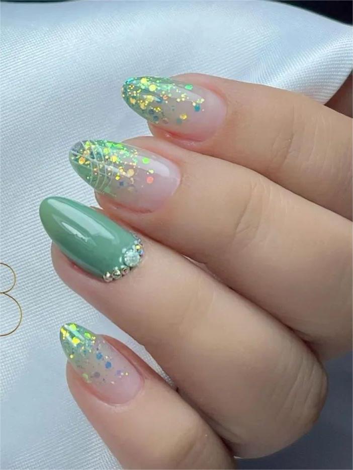 green glitter ombre wedding nail spring