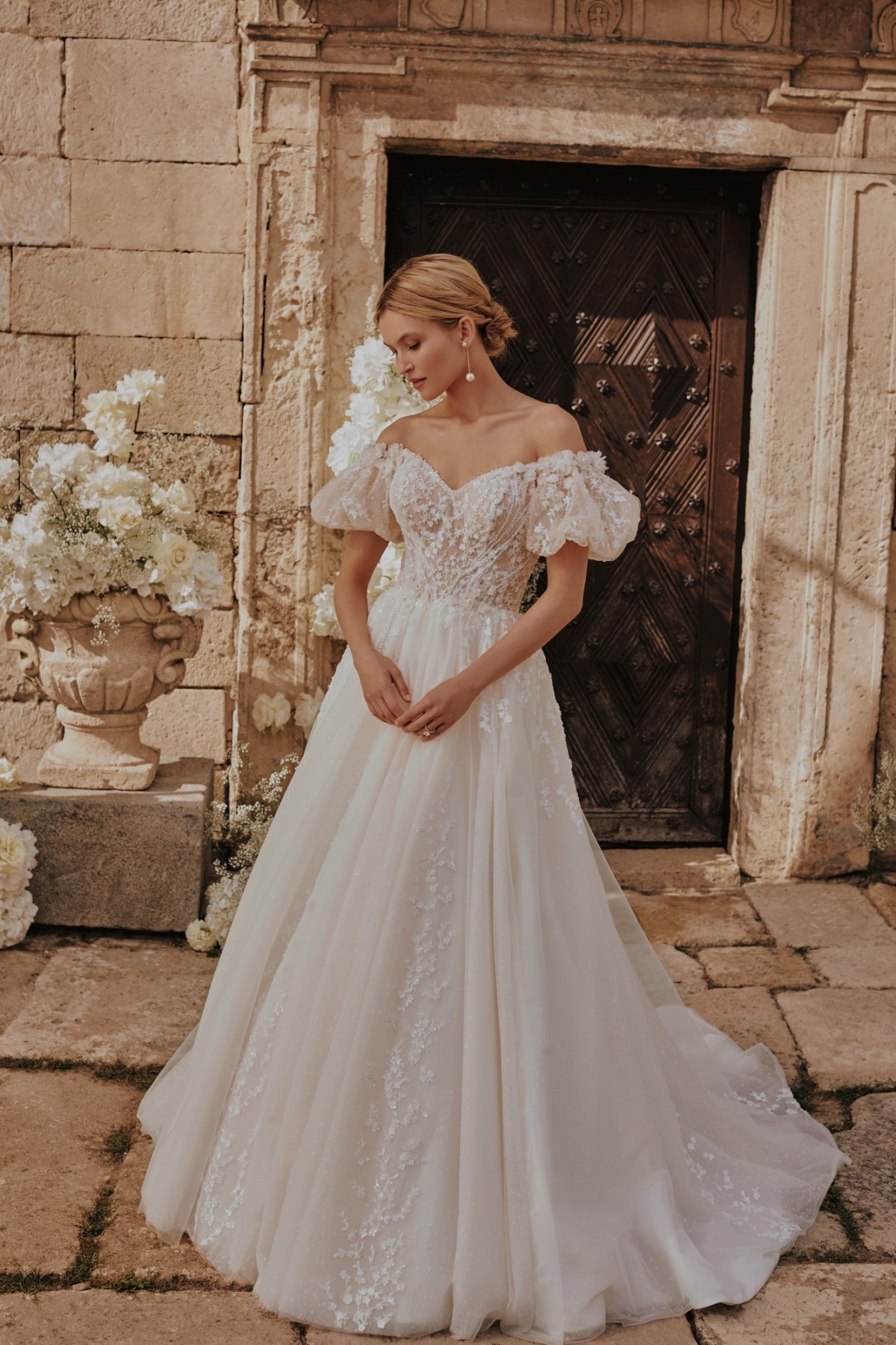 Fairy-tale off the shoulder puff sleeves ball gown wedding dress lucesposa