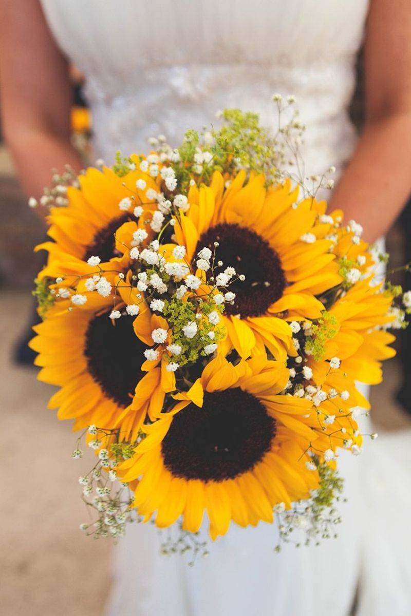 simple sunflower wedding bouquet