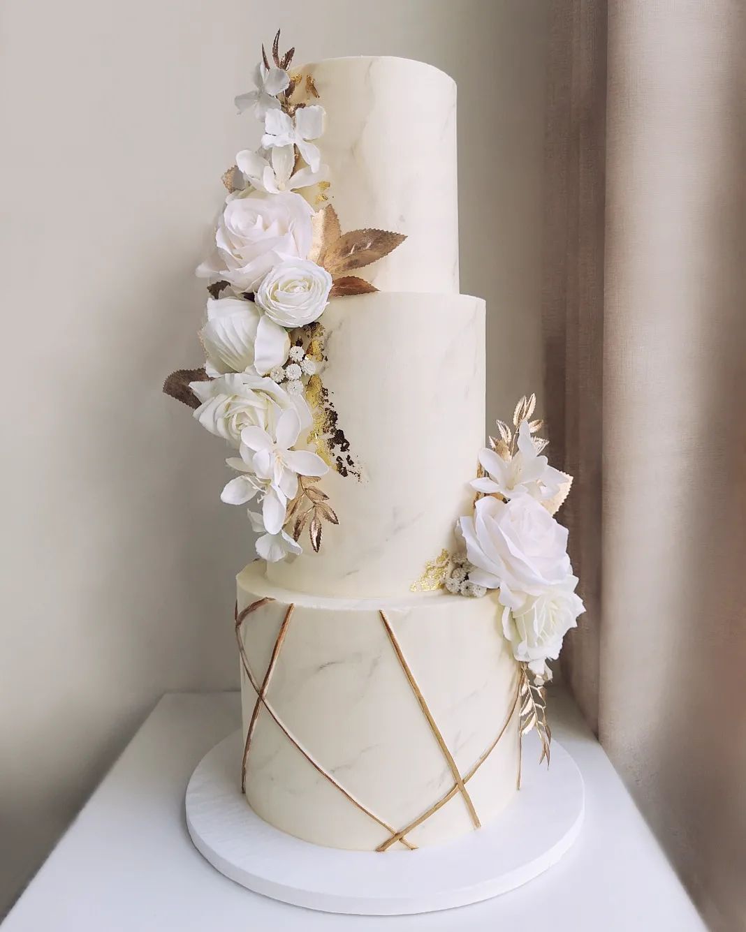 3 tier white and gold geo wedding cake via littlemissfattycakes