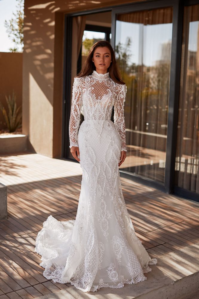 Delicate lace-appliques mermaid wedding gown