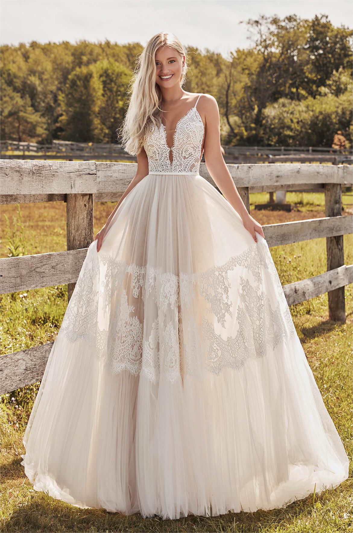Ivory lace and chiffon bohemian country wedding dress La Perle LP2115-1