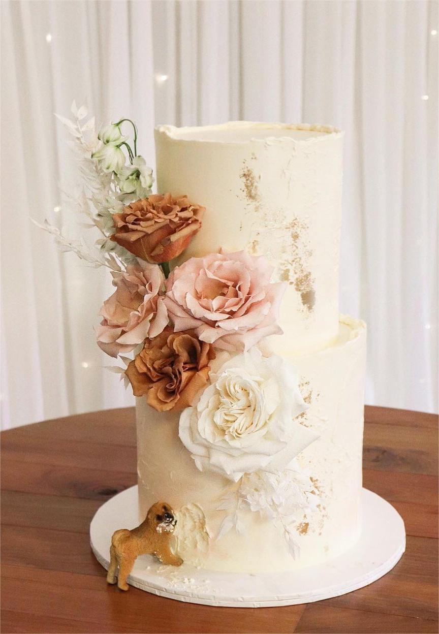 blush and terracotta roses wedding cake via milkandhoney.cakecreative