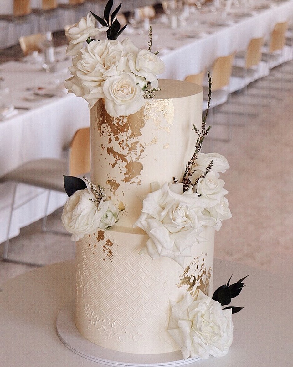 boho white and gold flakes wedding cake with roses via milkandhoney.cakecreative
