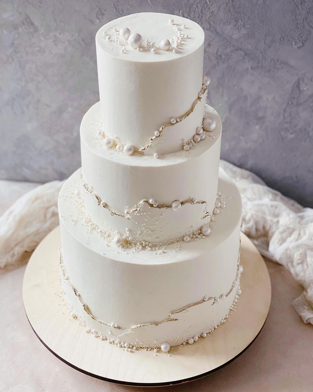 elegant 3 tier white wedding cake with pearls