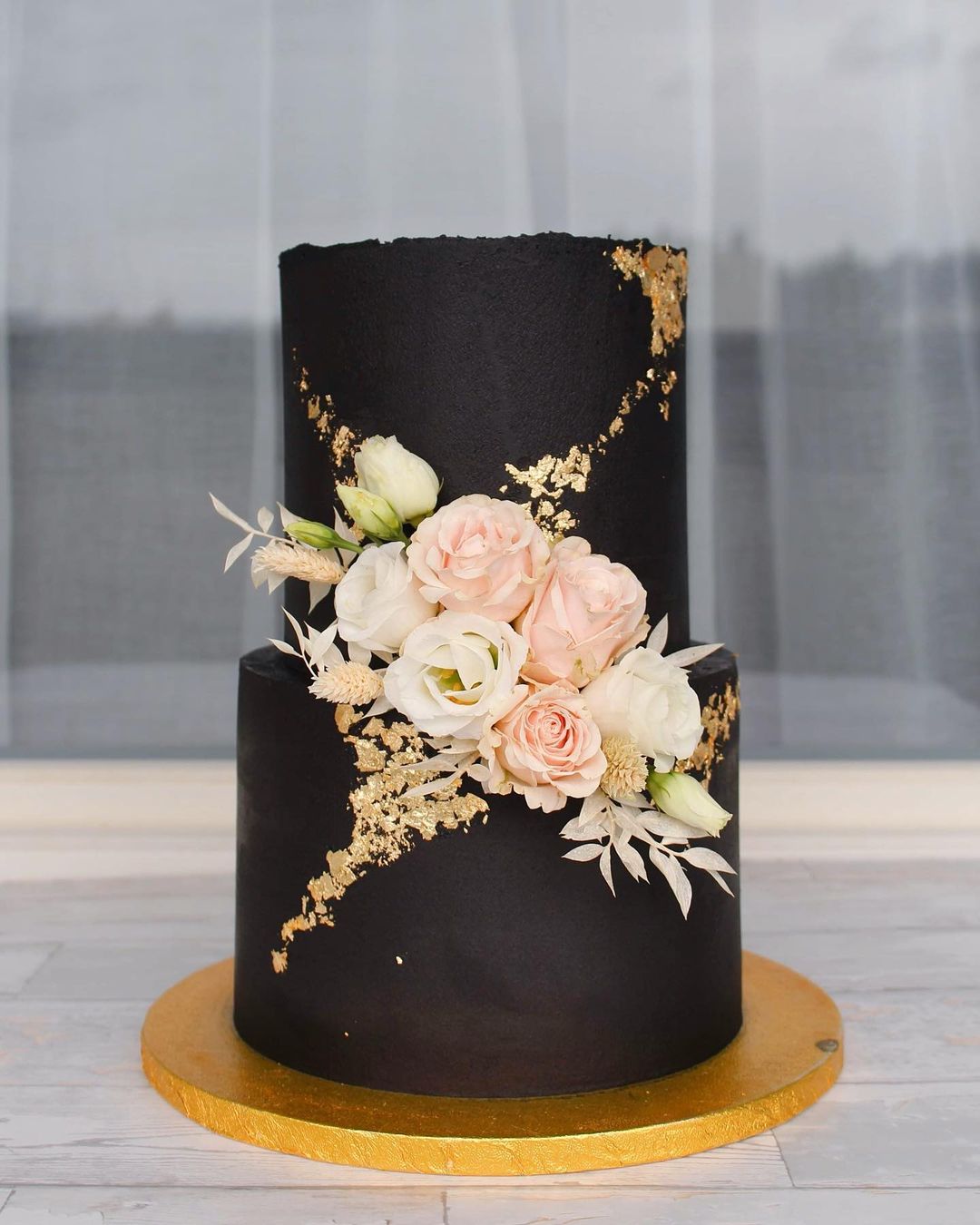 modern black and gold wedding cake via sraa_bakery