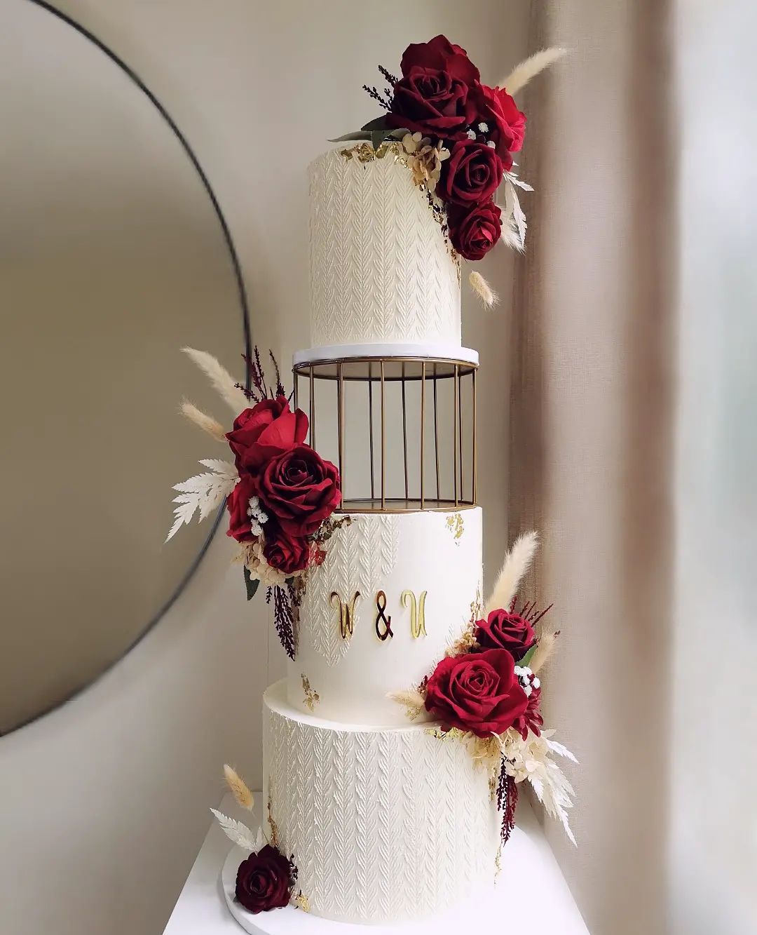 modern floating red wedding cake via littlemissfattycakes
