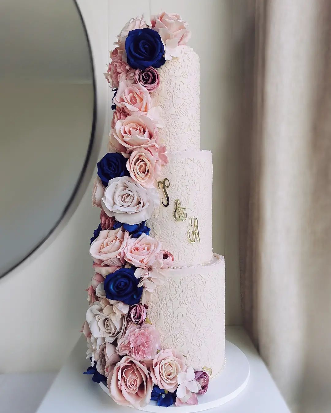 navy and blush pink vintage wedding cake via littlemissfattycakes