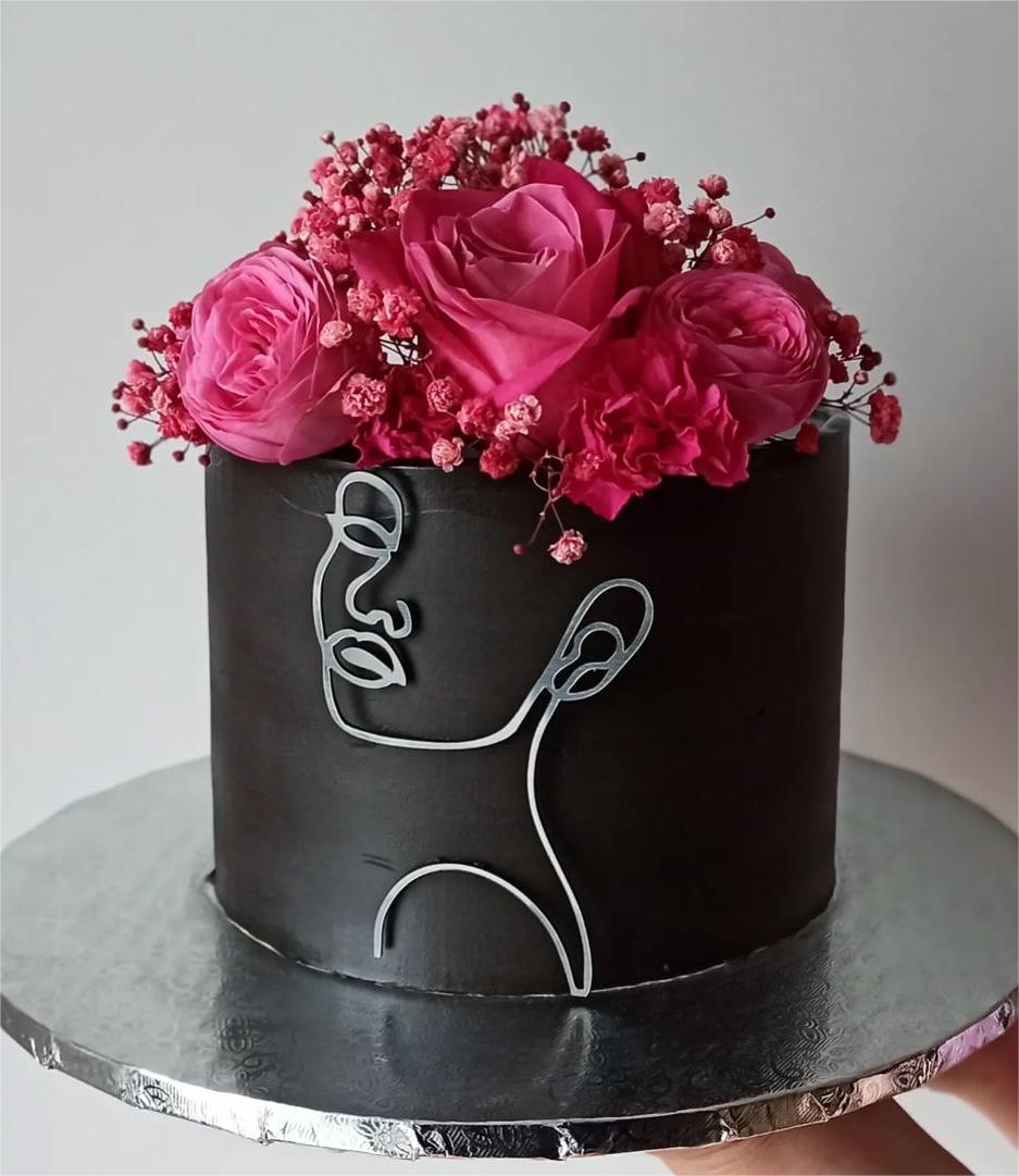 one tier black wedding cake with hot pink flowers via sweetcake.studio