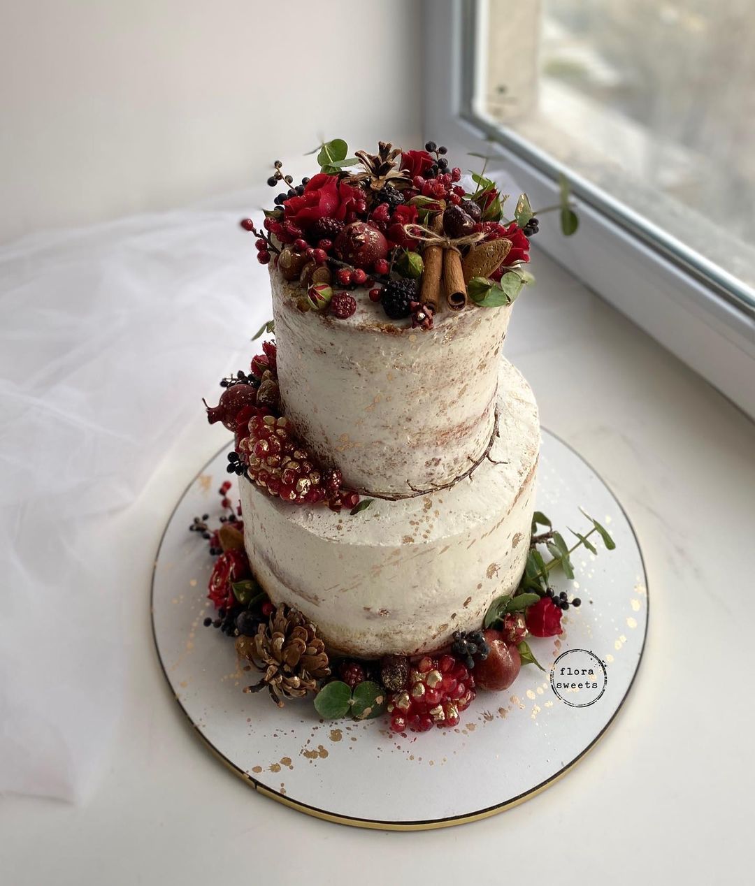 rusti fall winter red semi-naked groom cake via flora___sweets