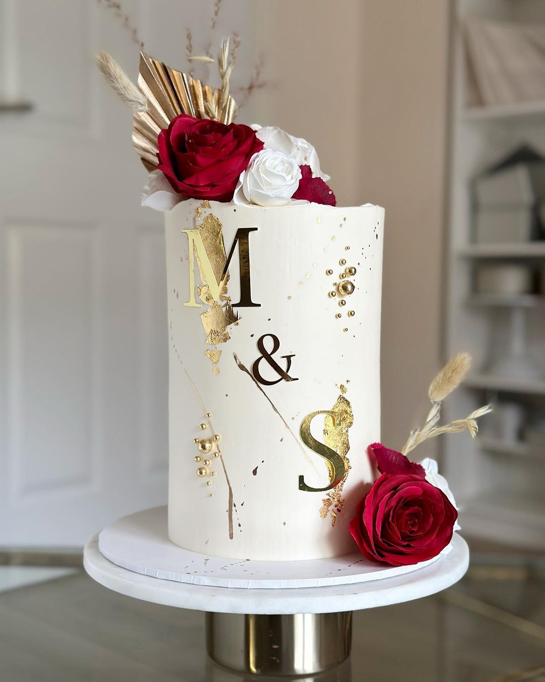 simple one tier red and gold wedding cake with mirror name sign via amelias__cakes