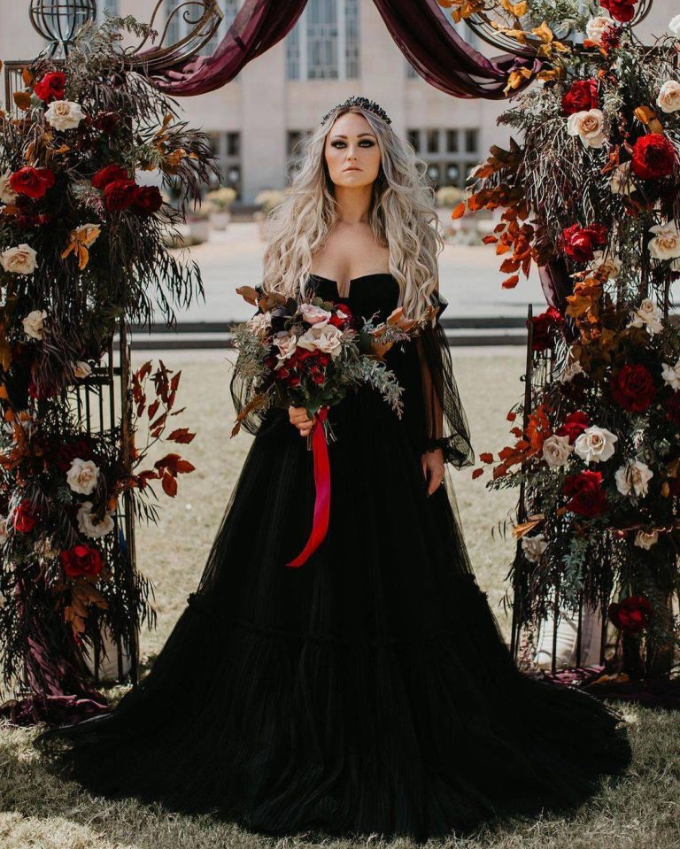 25 Alternative Gothic Wedding Dresses 2024: Black, Plus Size 🖤🧛