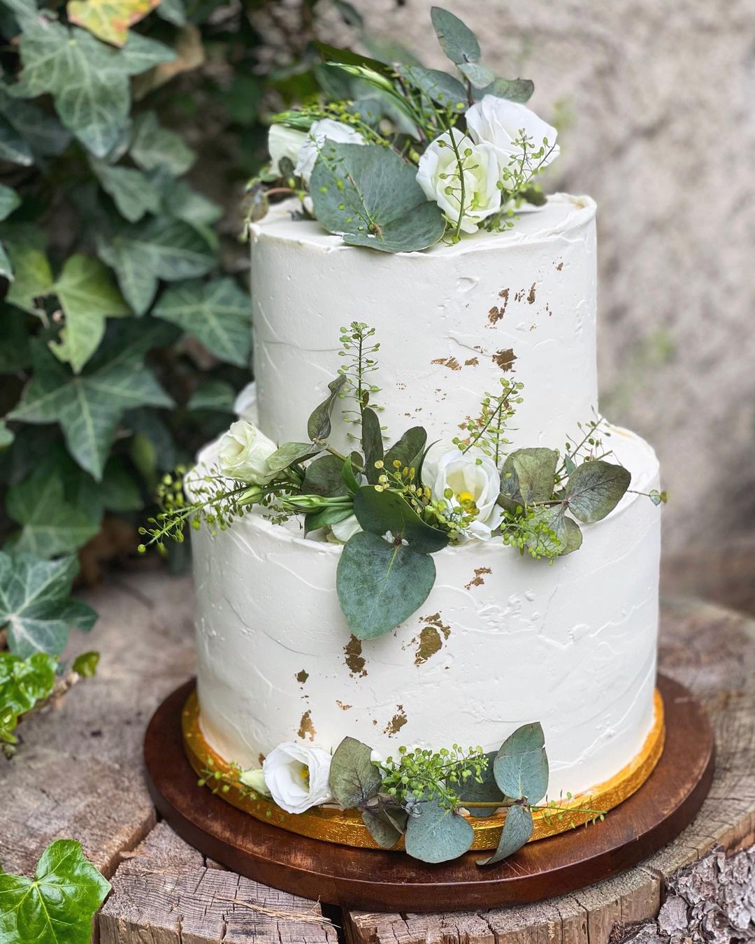 two tier rustic wedding cake with eucalyptus via hromisha