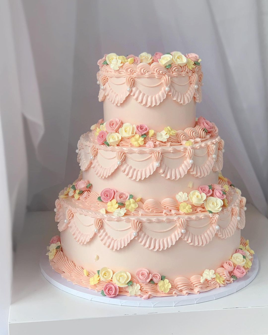 vintage three tier wedding cake via aprilsbakerlondo n