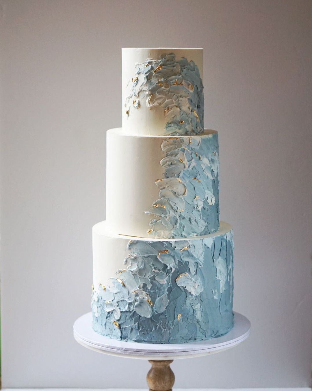 3 tier dusty blue wedding cake via hannahmatilda