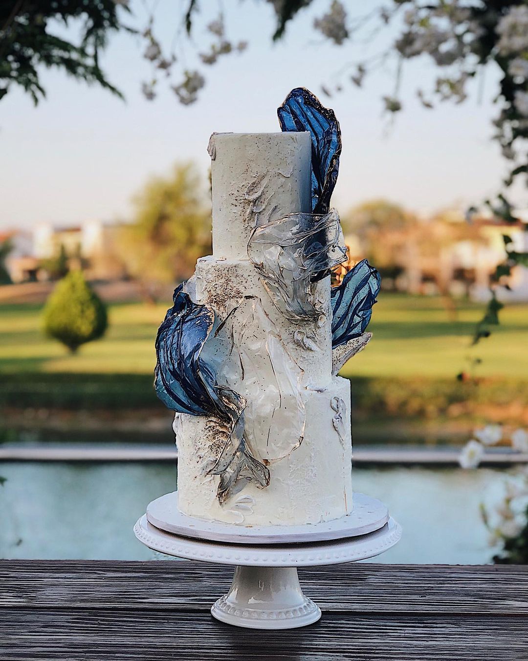 modern geo 3 tier wedding cake via mirnasoria