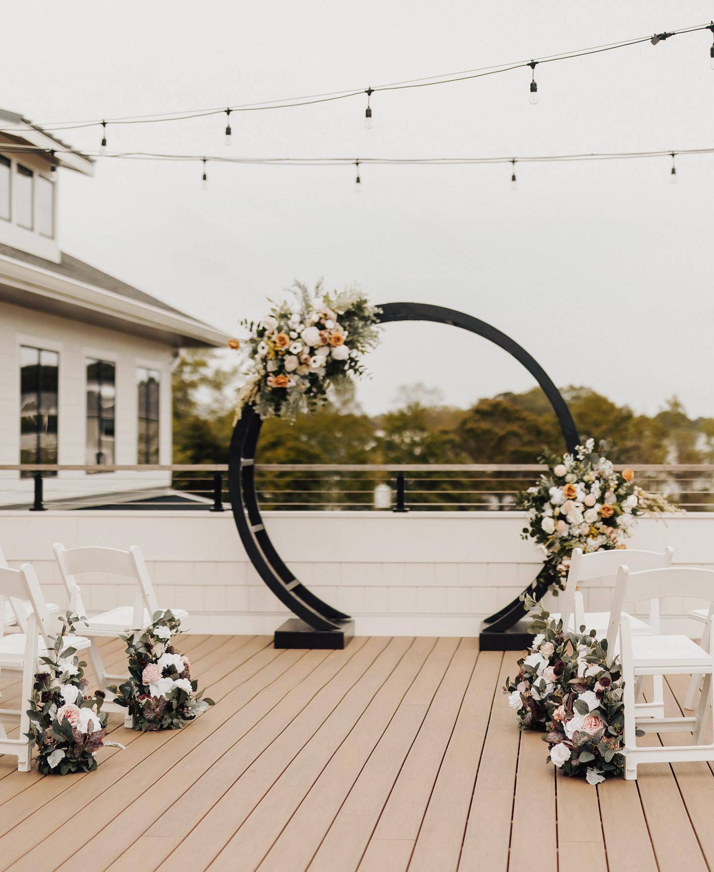 outdoor black circle wedding backdrop