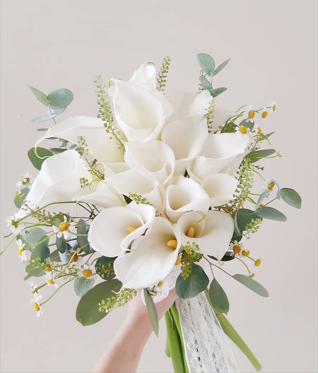 rustic bohemian white calla lily wedding bouquet via reine.de.fleur