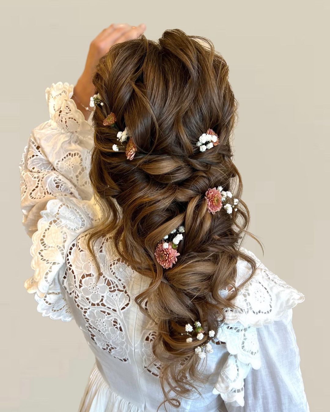 long wavy quinceanera hairstyle with flowers via cathrineheierenhansen