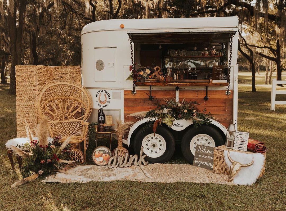 rustic bohemian outdoor wedding bar via thetipsytrotter