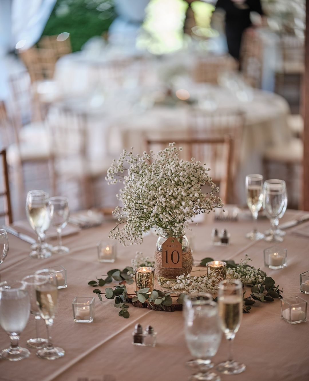 simple diy baby's breath with mason jar wedding centerpiece via interlaken_inn