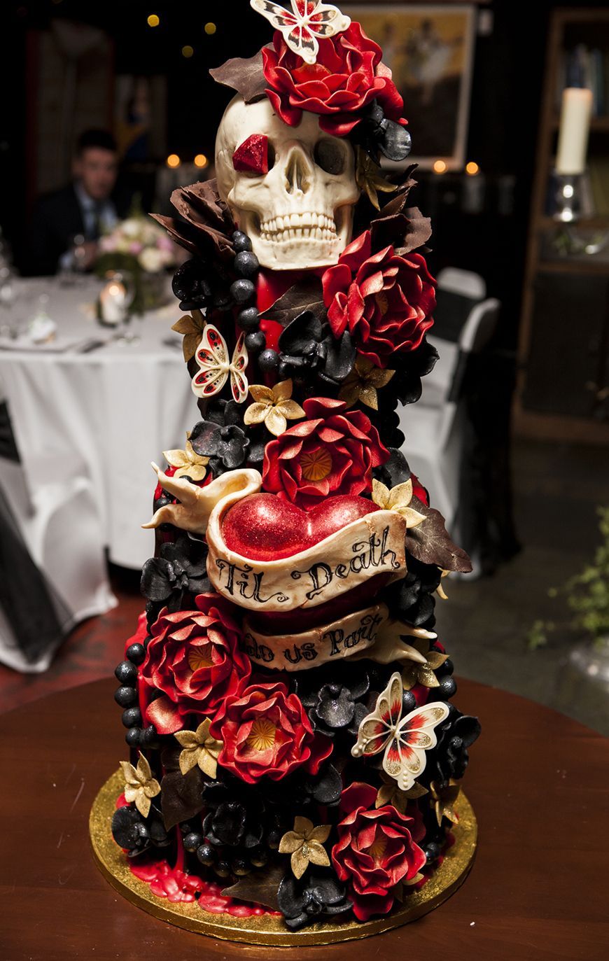 black and red skul halloween wedding cake