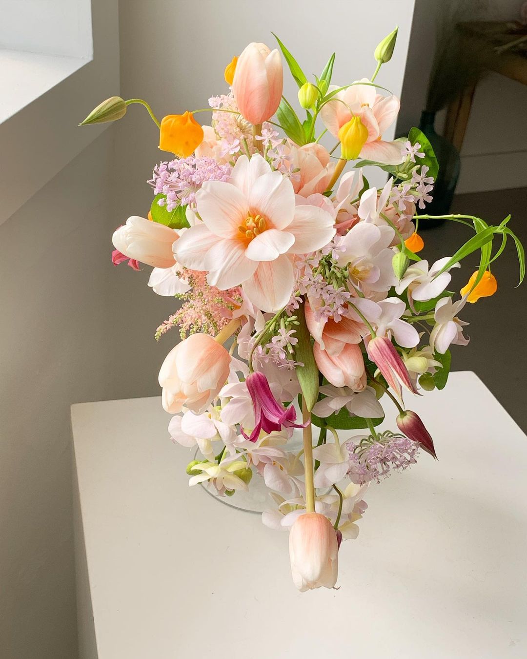 blush peach tulip wedding bouquet via salon_de_onsil_flower