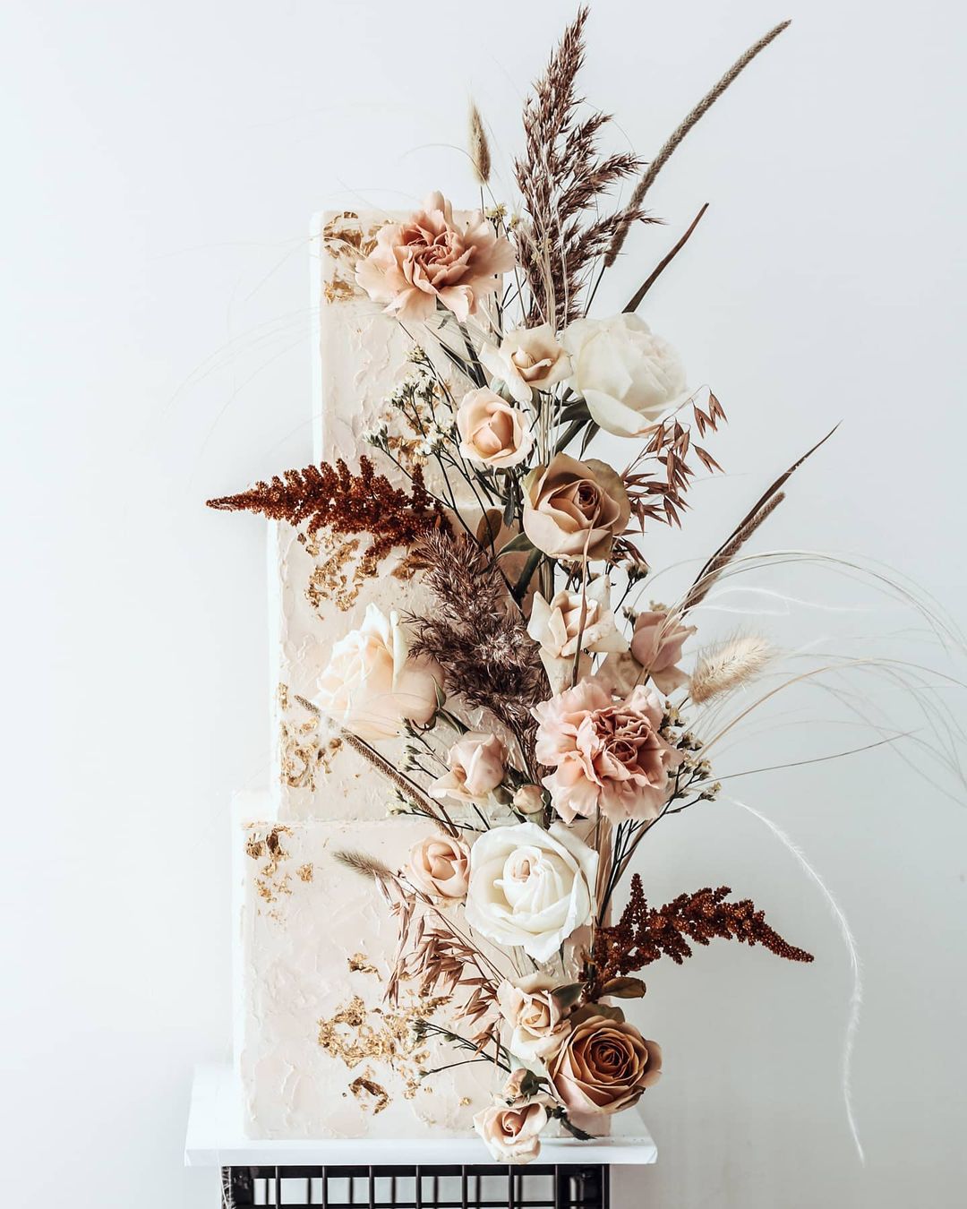 bohemian beige square wedding cake via sallycoopercakeartist