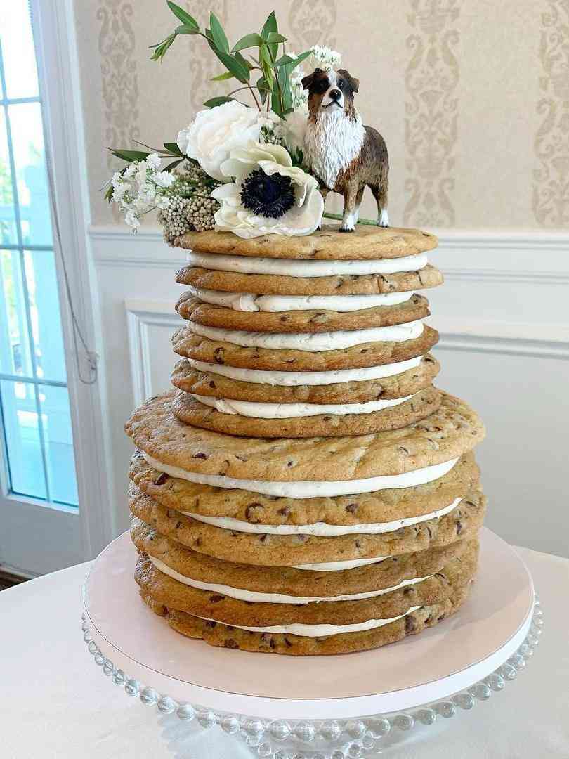 cookies wedding cake with dog cake topper
