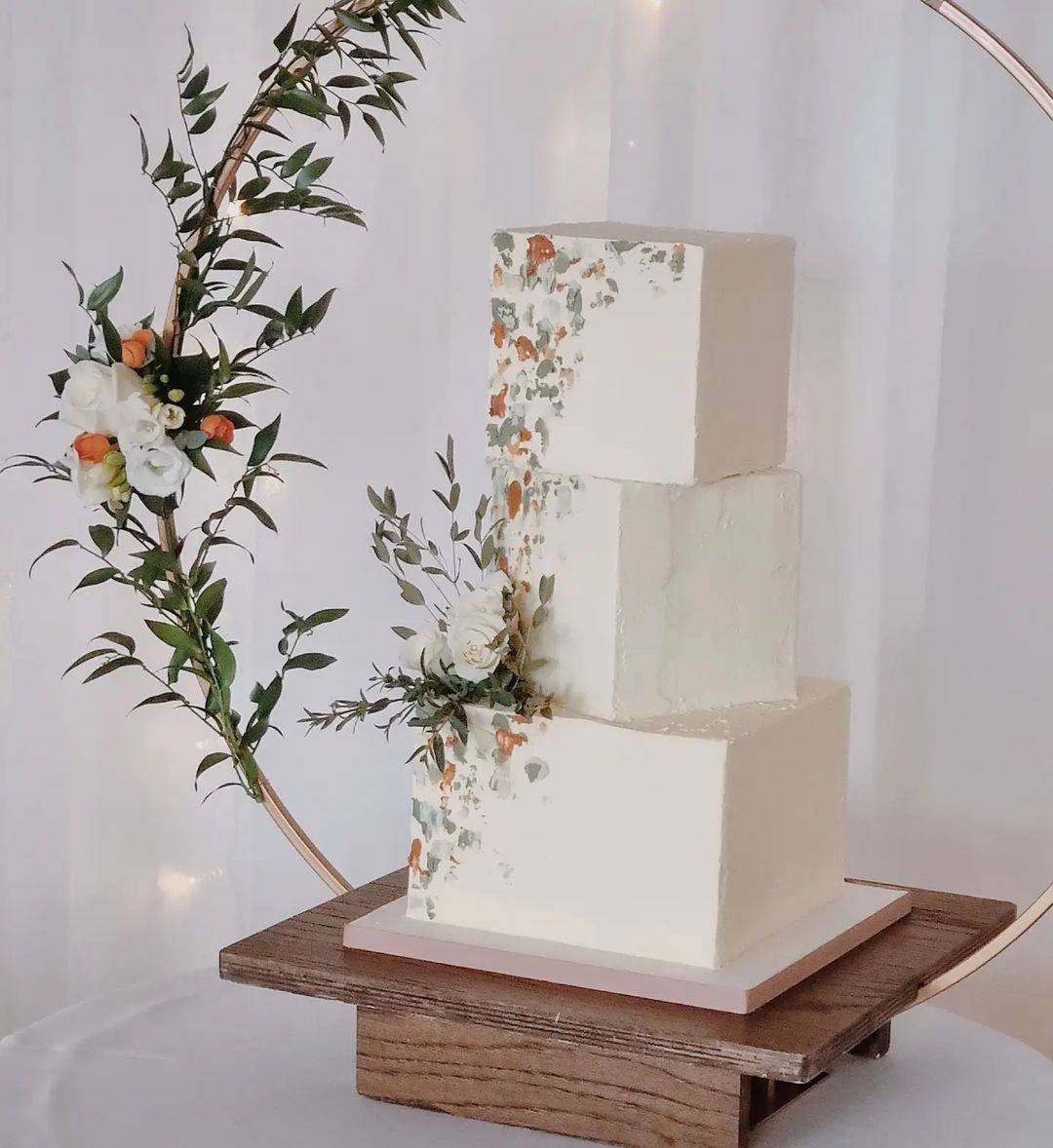 elegant 3 tier square wedding cake via cakesbysophiepage