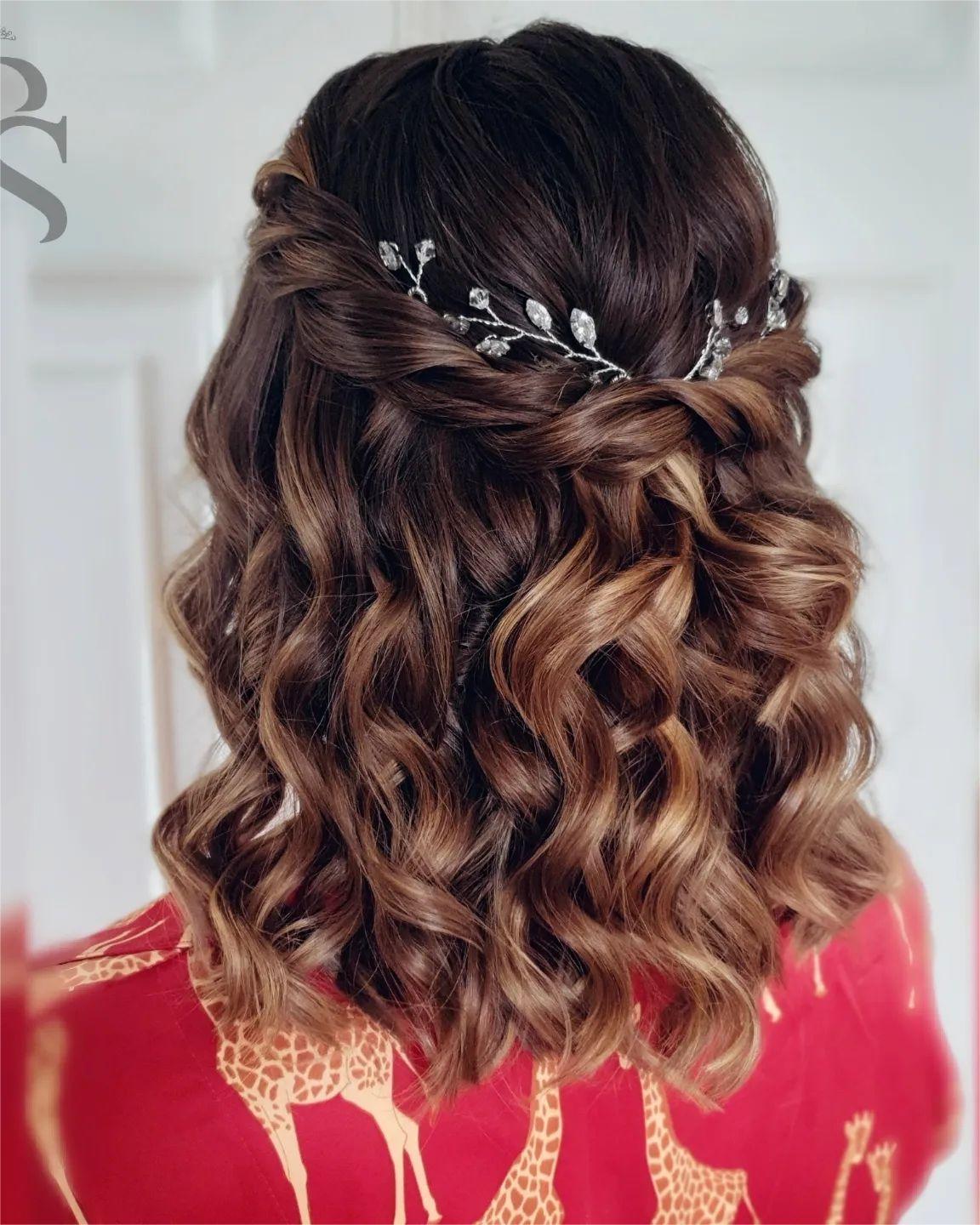 elegant short curly half up half down prom hairstyle via perfectsilhouettehairdressing