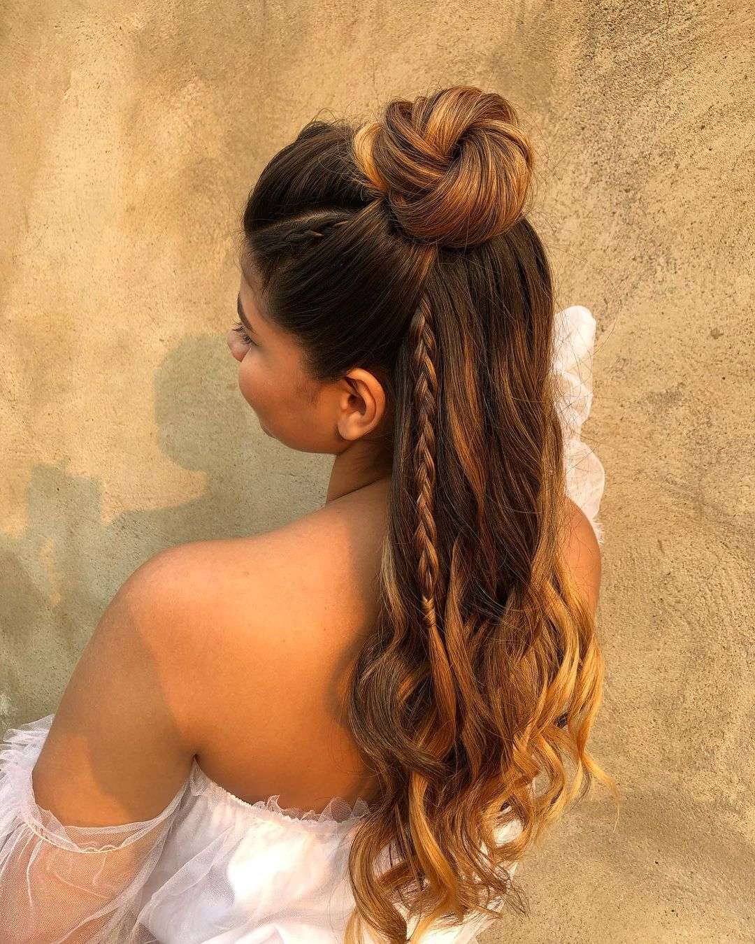 high bun braided half up hairstyle via geizaresendepenteados