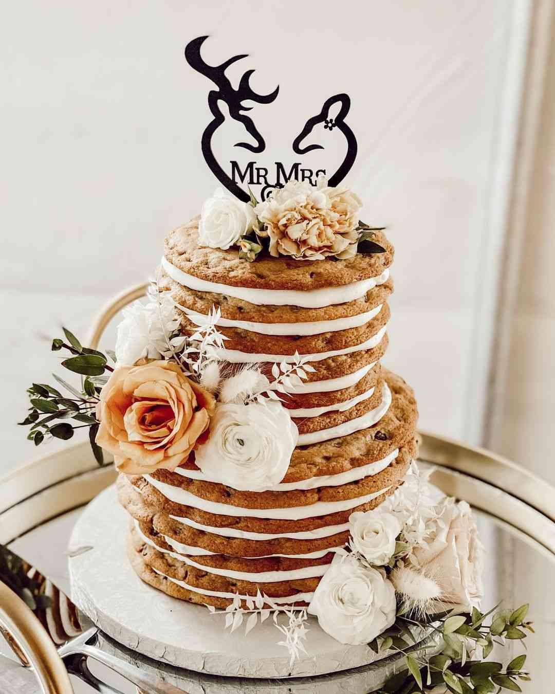 rustic wedding cookie cake with terracotta roses