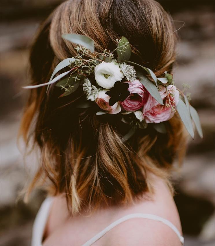 short prom hairstyle with flowers