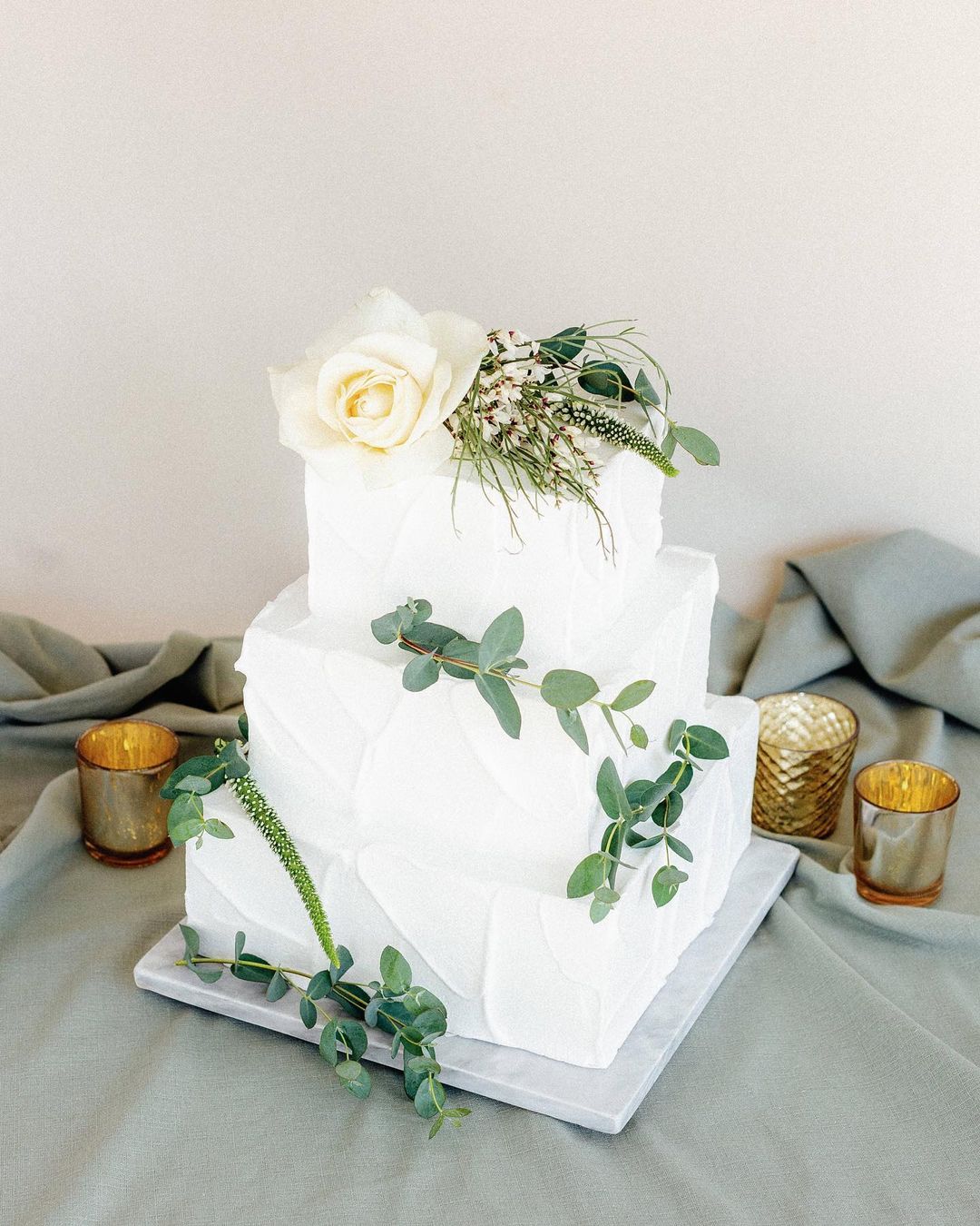 simple rustic greenery square wedding cake via lilacsugarcakes