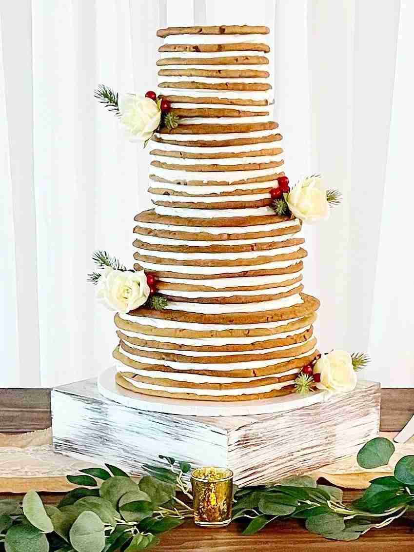 wedding cookies cake with cream roses