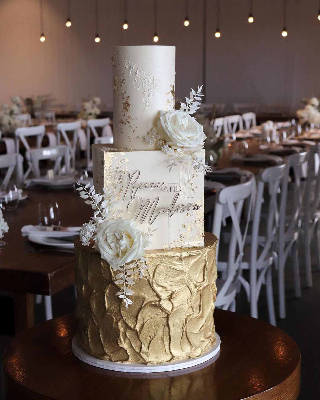 white and gold round and square mixed wedding cake via milkandhoney.cakecreative