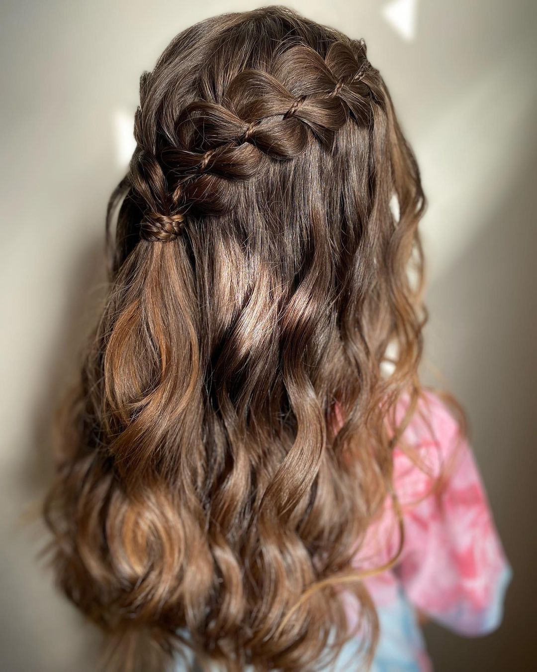 braided half up half down long wavy hairstyle for birthday via penteadoscintiareis