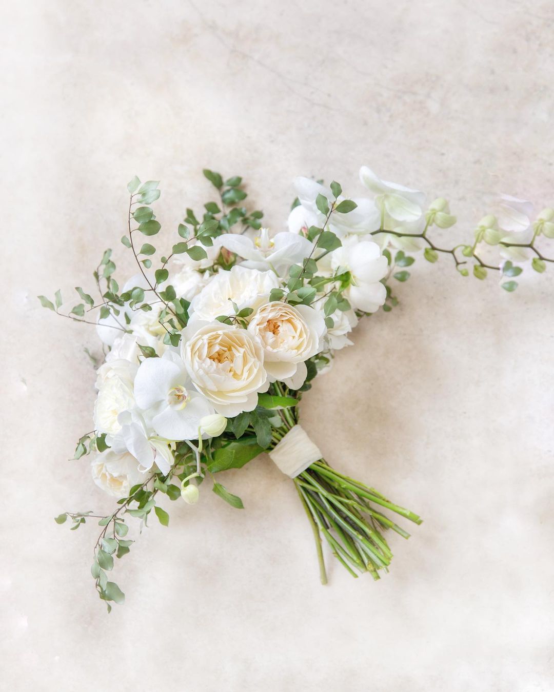 simple white summer wedding bouquet via suzannekarpphotography
