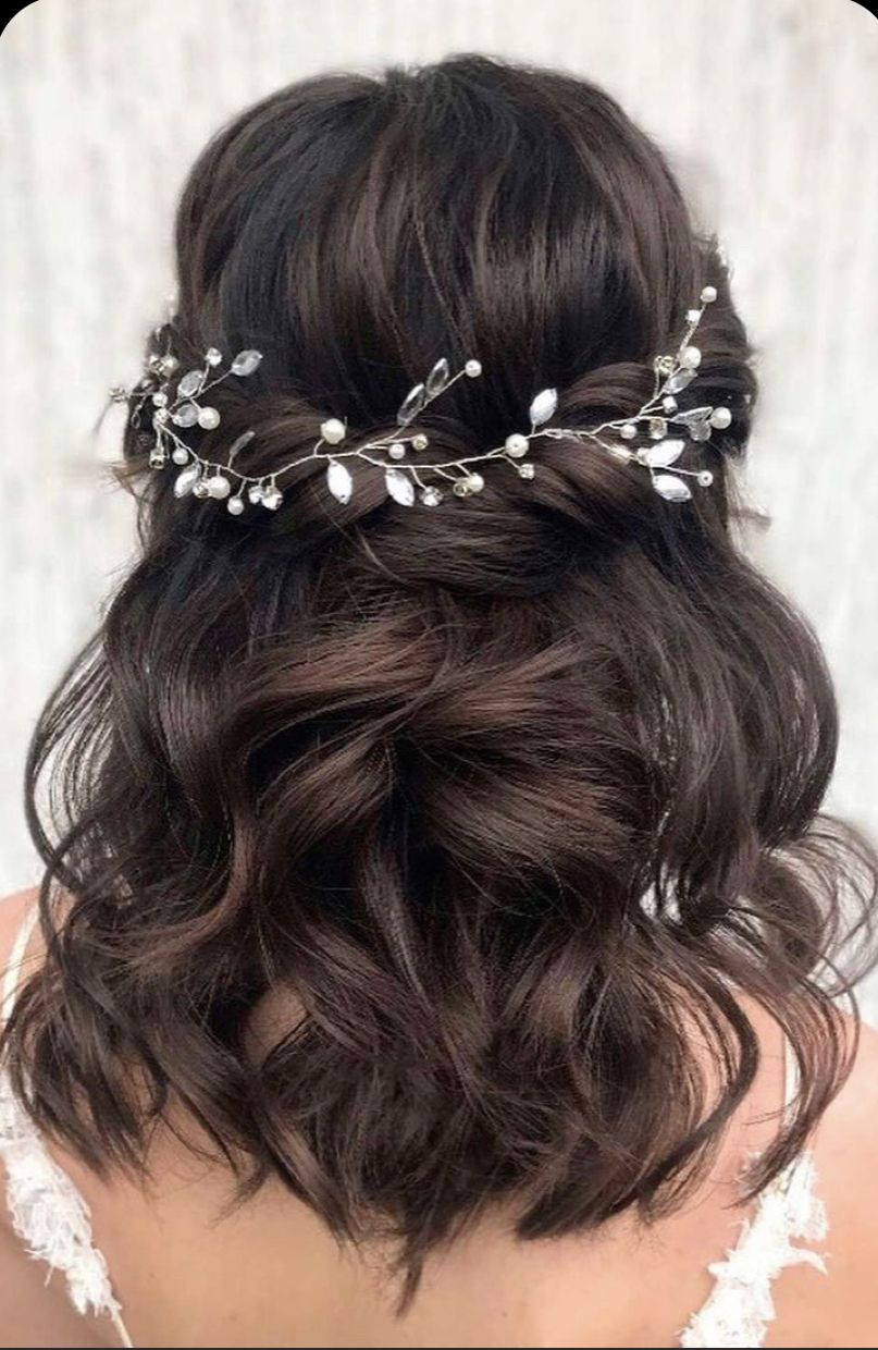 twist half up half down short bridesmaid hairstyle