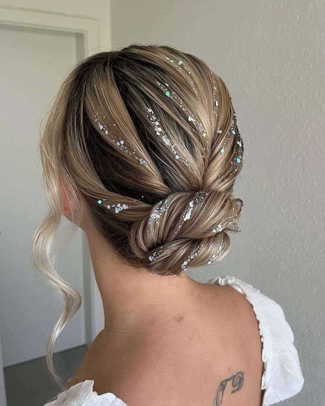 glitter low bun hairstyle for wedding via jeny.stylist