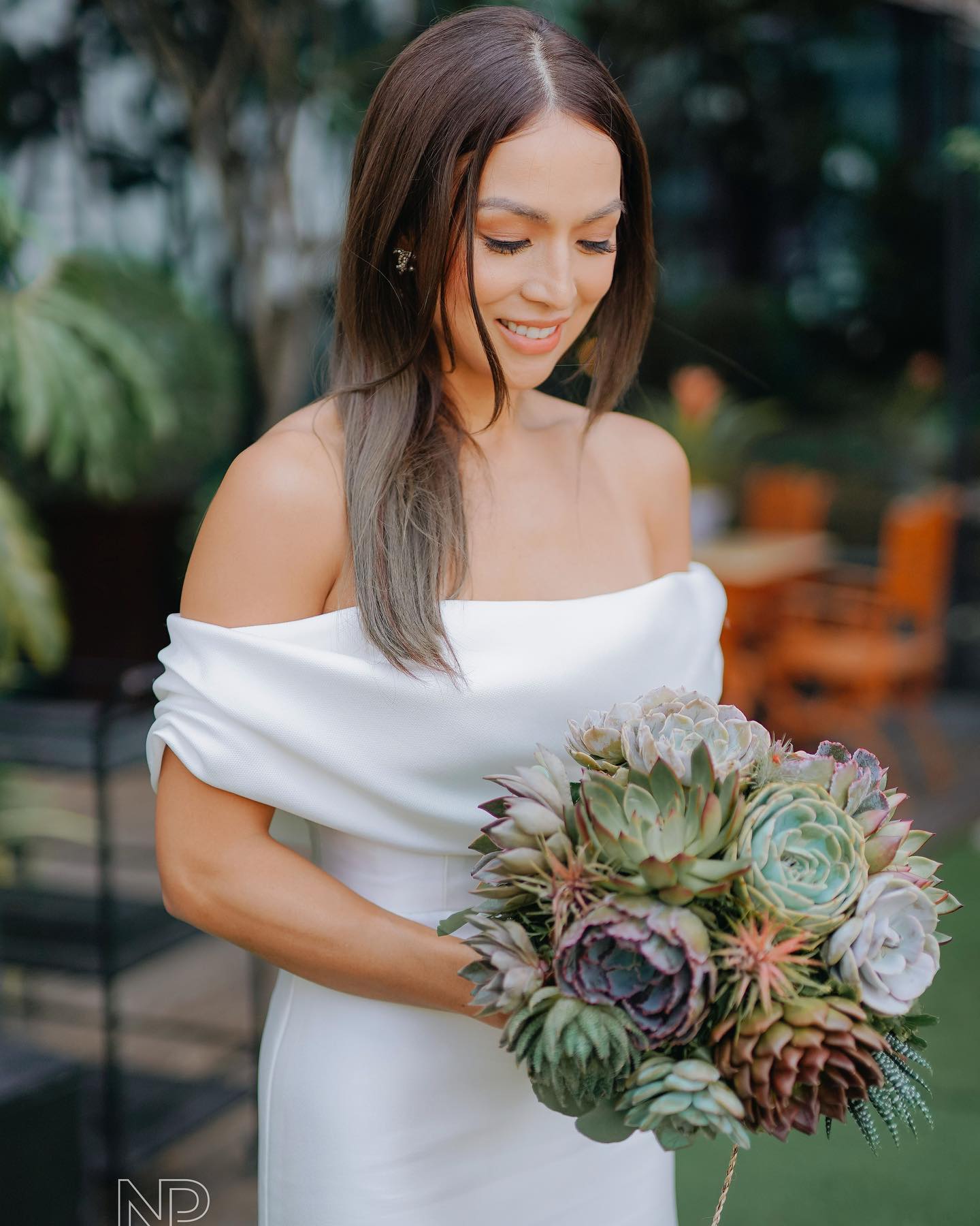 simple succulent wedding bouquet