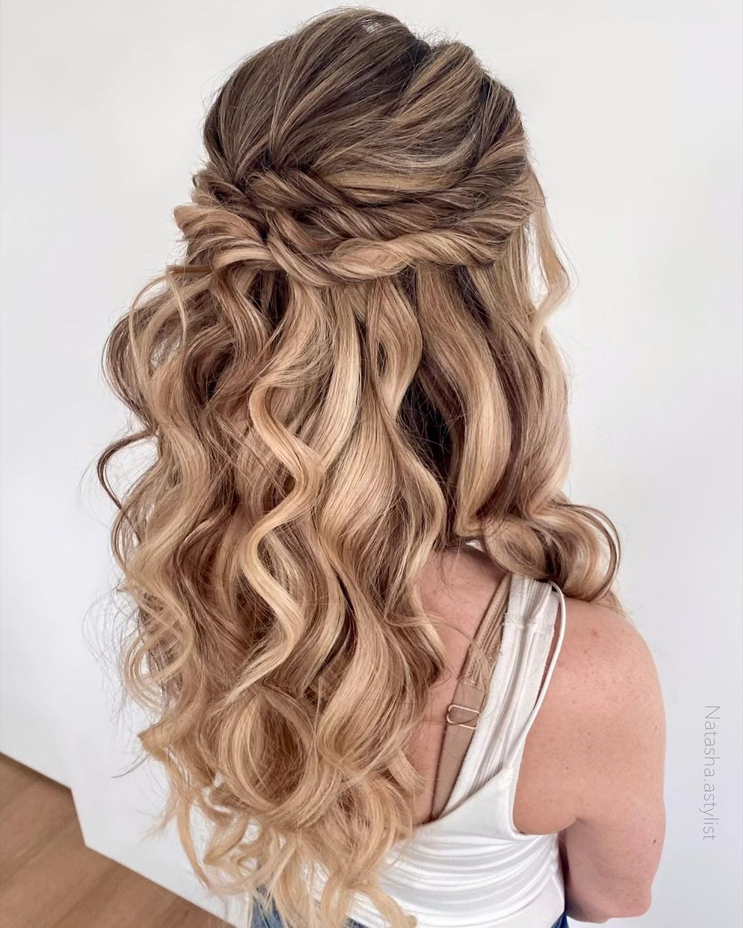 twist ombre half up half down valentine's day hairstyle via natasha.astylist