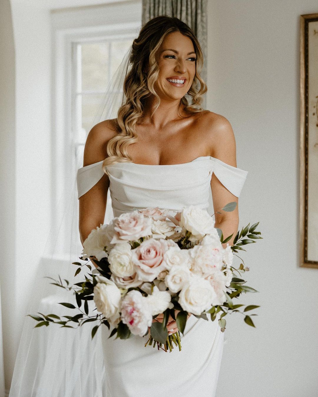 white and blush roseswedding bouquet via annalisebridal